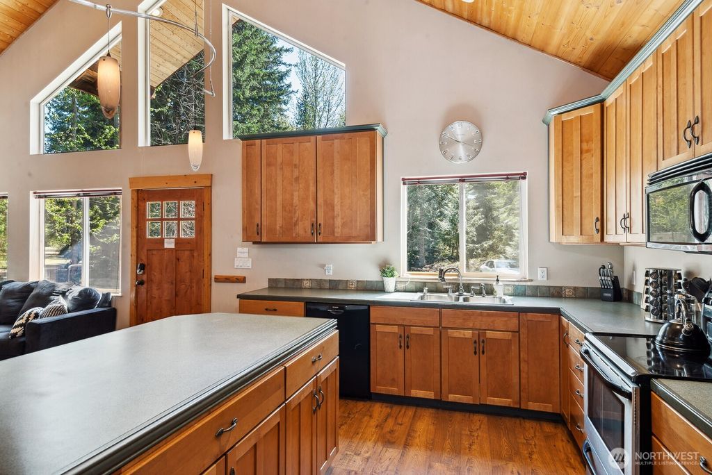 listing image 9364472367736444881