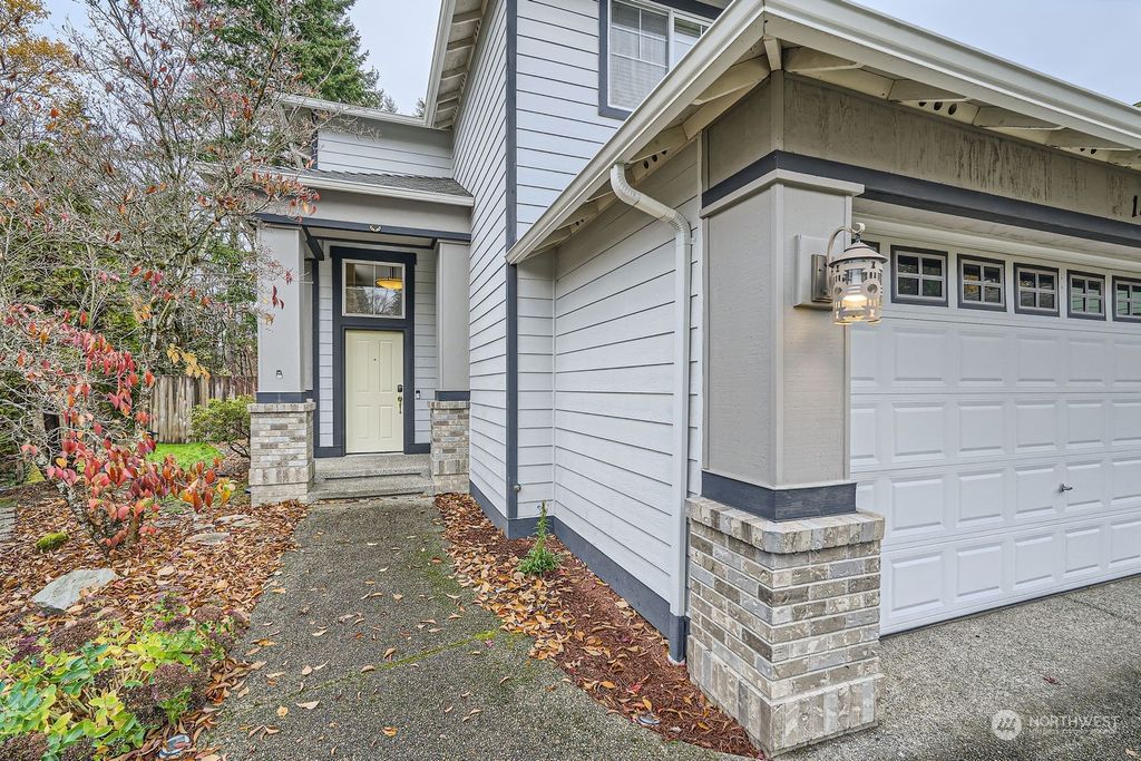 Photo of 14190 SE 154th Place, Renton, WA 98058 (MLS # 2312110)