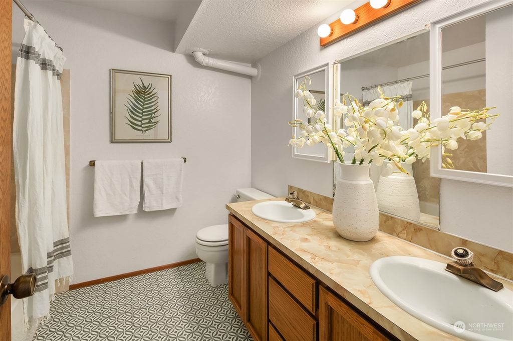 listing image 9363848413120819393