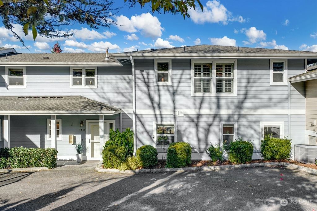 Photo of 4445 Providence Point Place Pl SE, Issaquah, WA 98029 (MLS # 2176314)