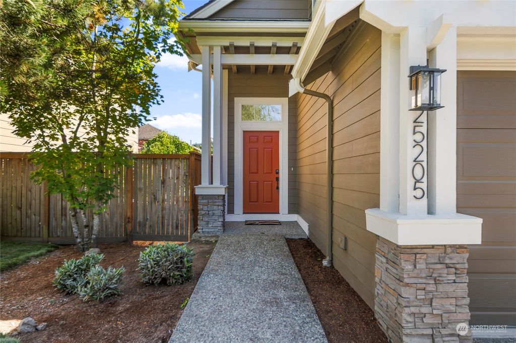 Photo of 25205 SE 43rd Way, Sammamish, WA 98029 (MLS # 2269301)