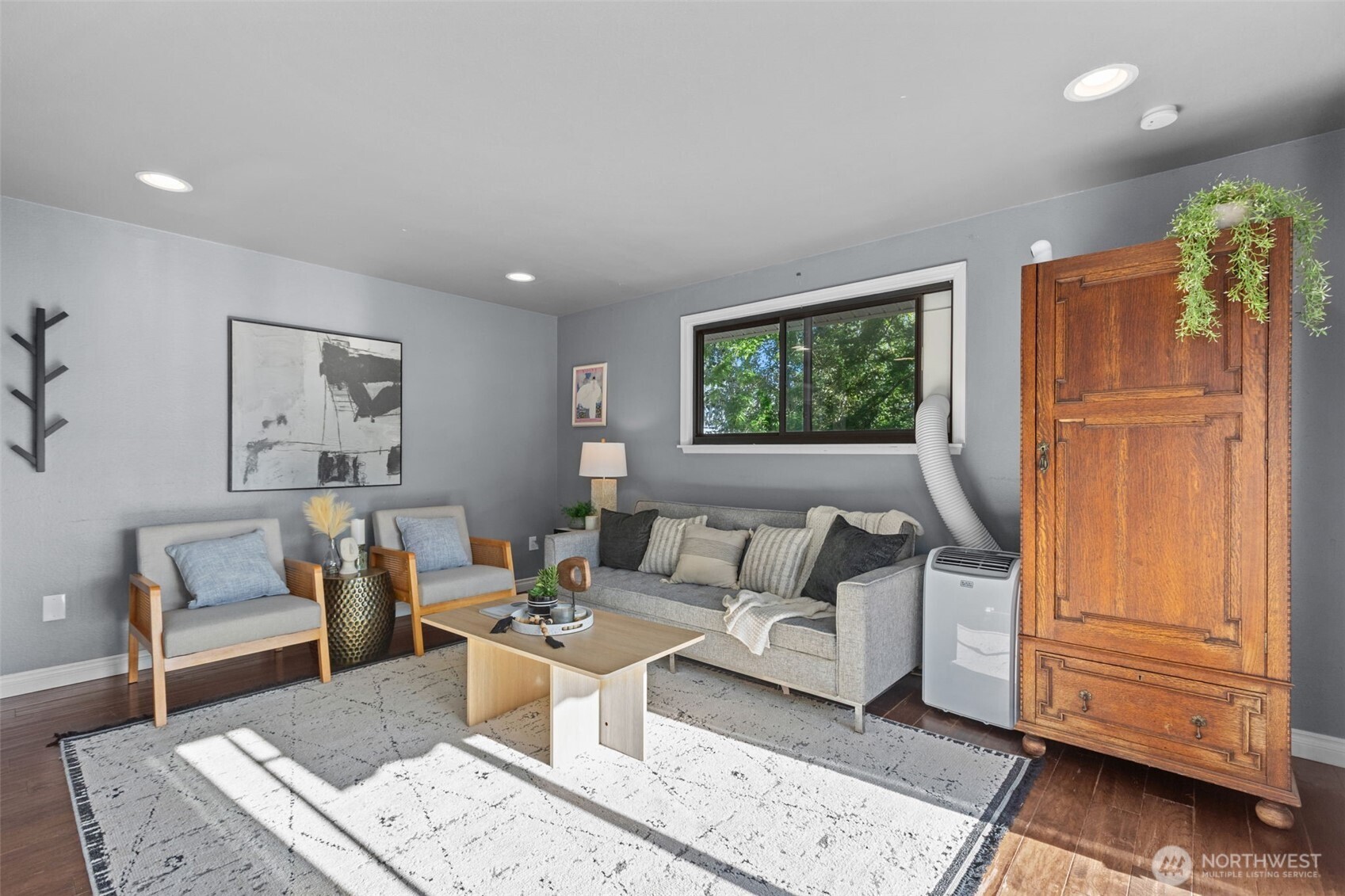 1214 E 61st Street