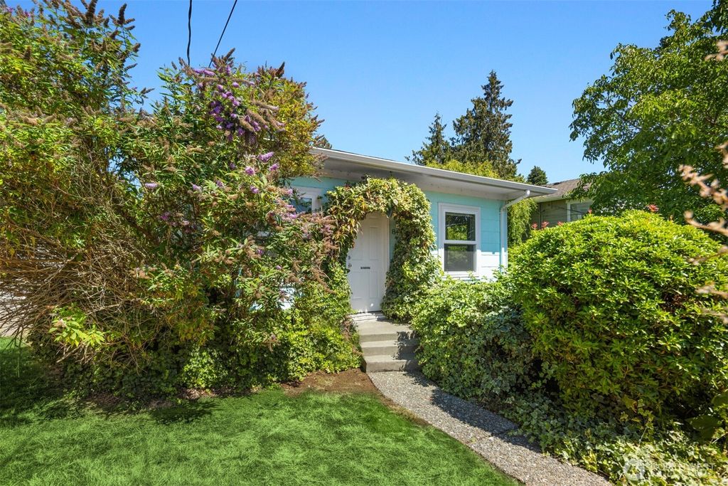 Photo of 8406 S 117th Place, Seattle, WA 98178 (MLS # 2414456)