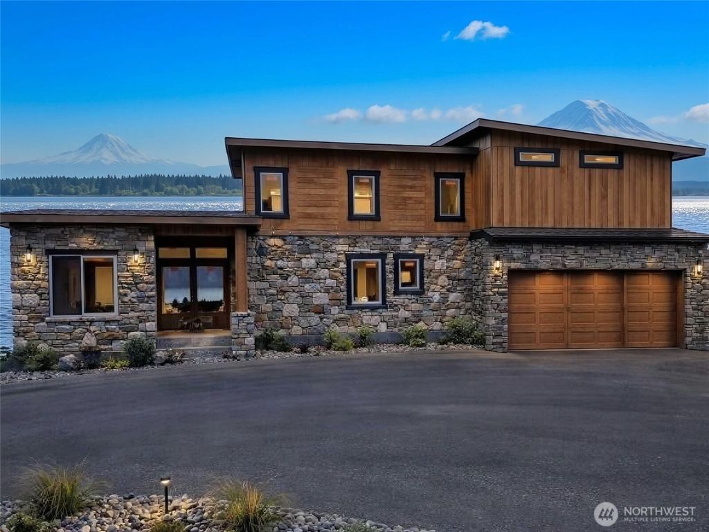 Photo of 14198 Olalla Crest Lane SE, Olalla, WA 98359 (MLS # 2509347)