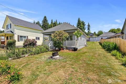 Photo of 1211 Larch Street, Raymond, WA 98577 (MLS # 2394570)
