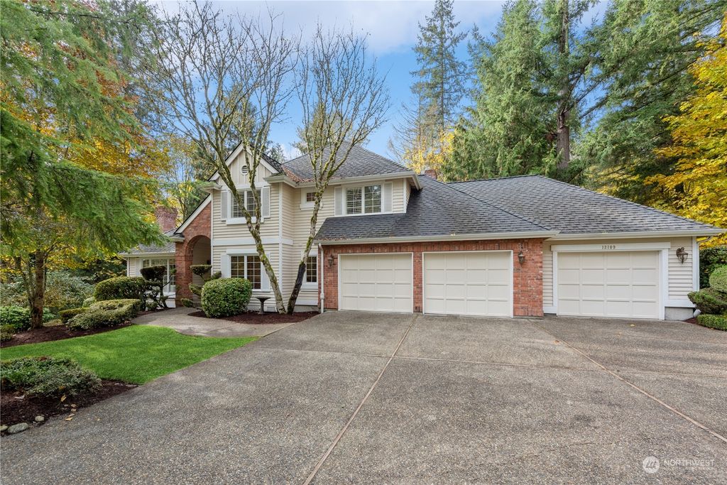 Photo of 13109 184th Avenue NE, Redmond, WA 98052 (MLS # 2172846)