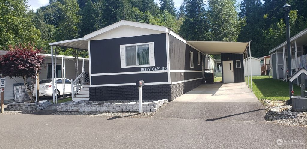 Photo of 15297 Oak Drive, Renton, WA 98058 (MLS # 2255718)