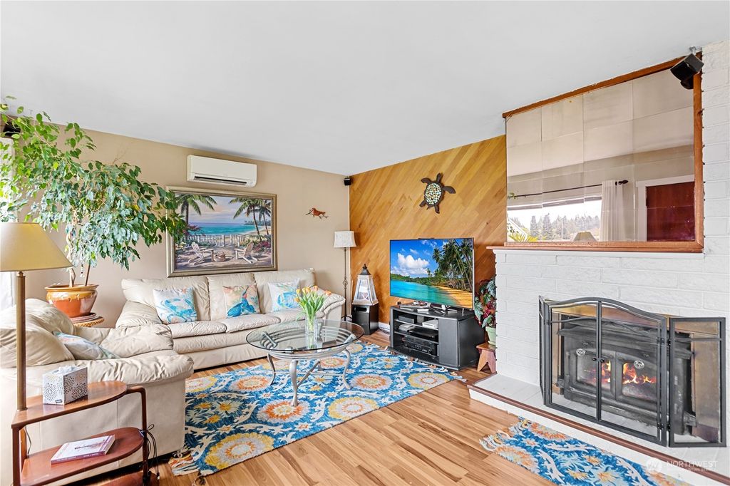 Photo of 16742 2nd Avenue NE, Shoreline, WA 98155 (MLS # 2065694)