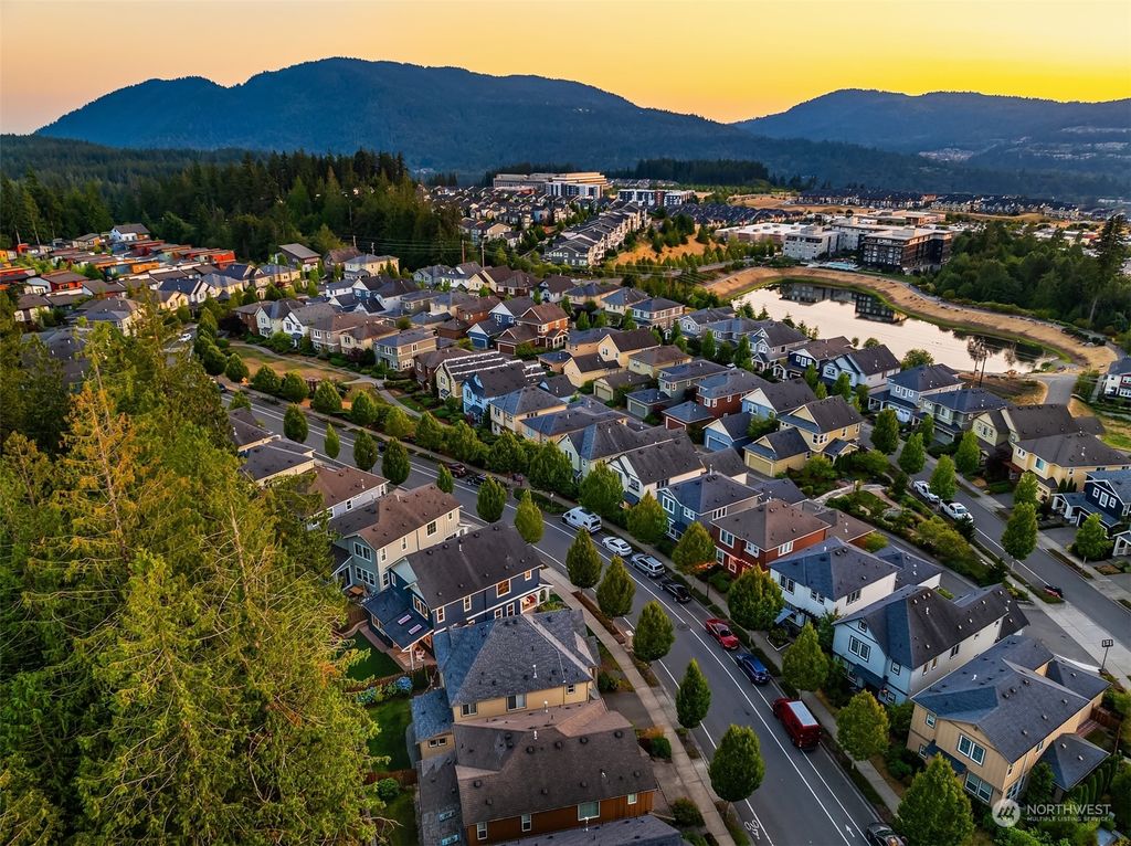 Photo of 1673 NE Falls Drive, Issaquah, WA 98029 (MLS # 2275398)