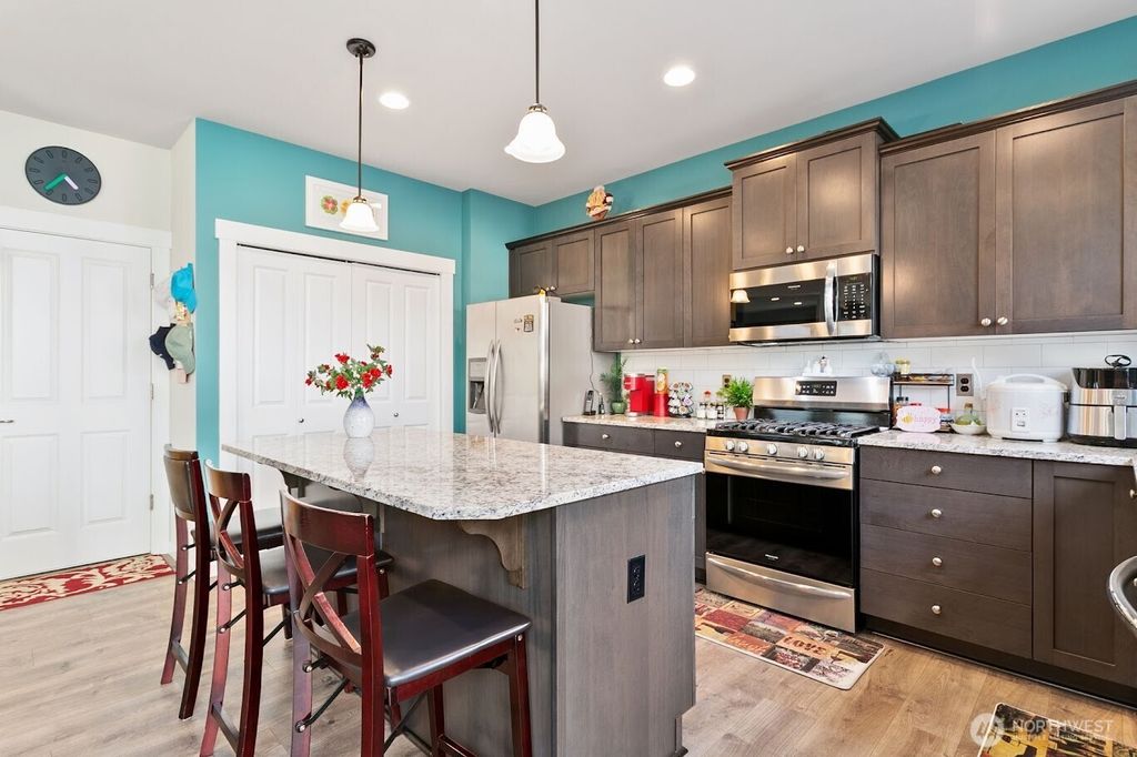 Photo of 1009 32nd Street NW, Puyallup, WA 98371 (MLS # 2514334)
