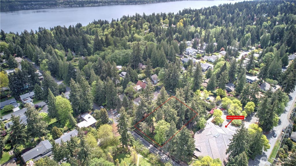 Photo of 8817 SE 44th Street, Mercer Island, WA 98040 (MLS # 2564913)