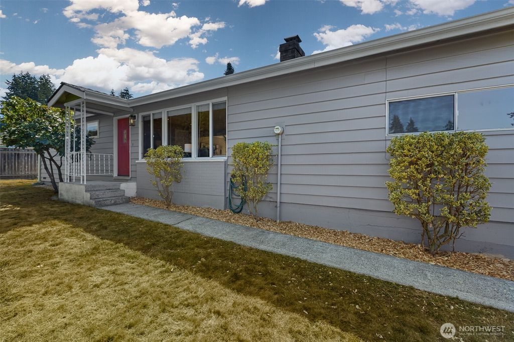 Photo of 10527 Beardslee Boulevard, Bothell, WA 98011 (MLS # 2553825)