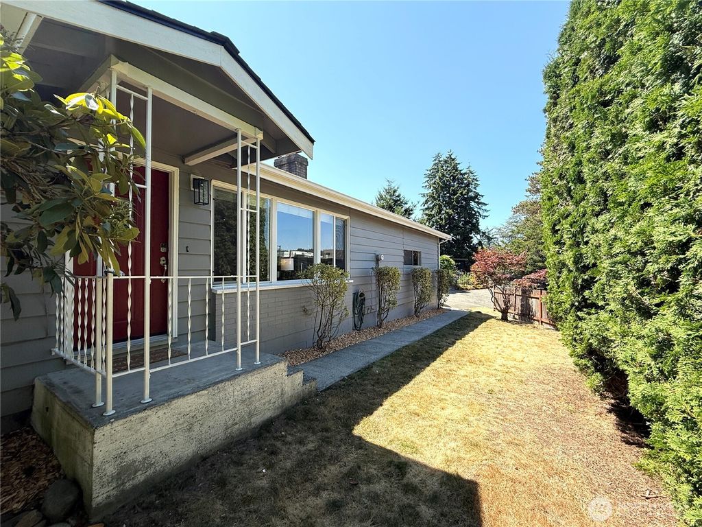 Photo of 10527 Beardslee Boulevard, Bothell, WA 98011 (MLS # 2553825)