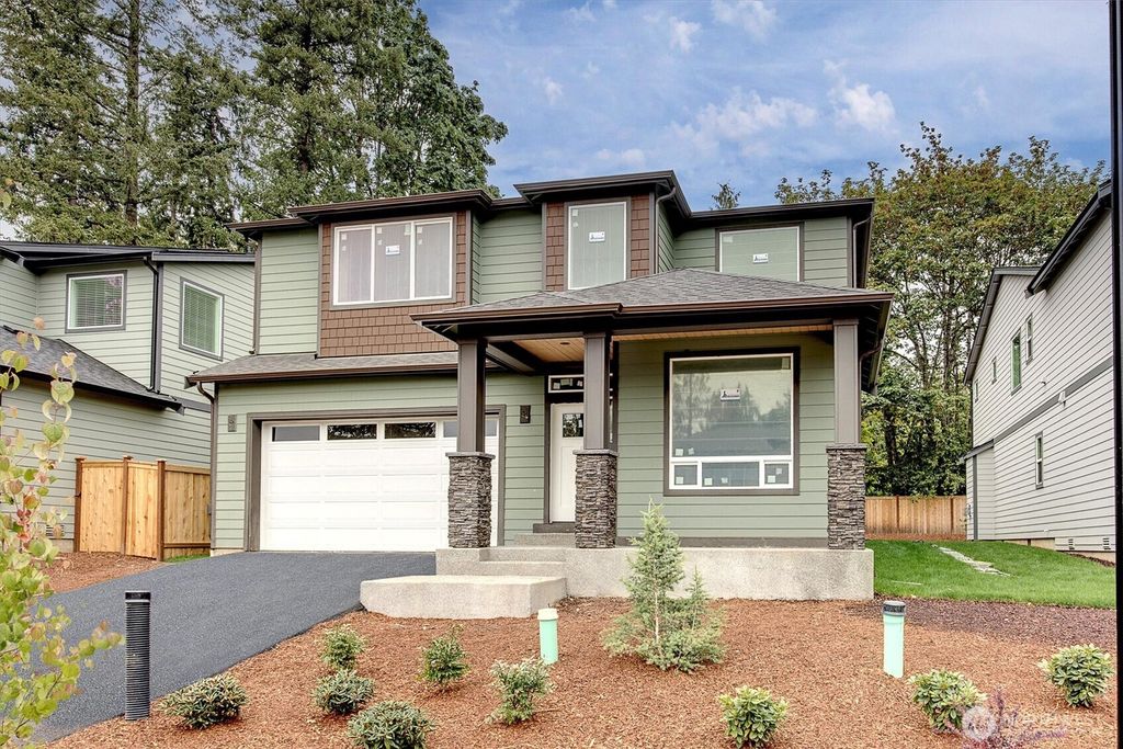 Photo of 10668 SE 170th Place, Renton, WA 98055 (MLS # 2484796)