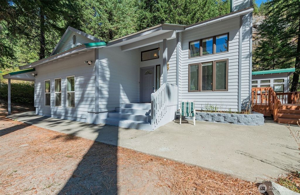 Photo of 17976 Entiat River Road, Entiat, WA 98822 (MLS # 2532239)