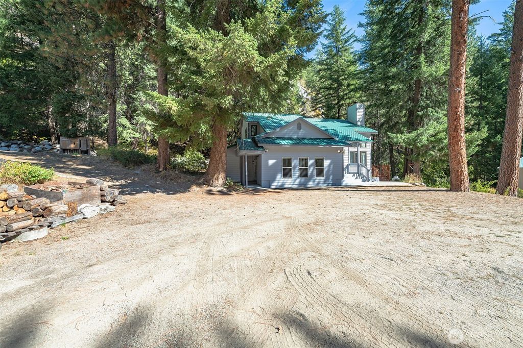 Photo of 17976 Entiat River Road, Entiat, WA 98822 (MLS # 2532239)