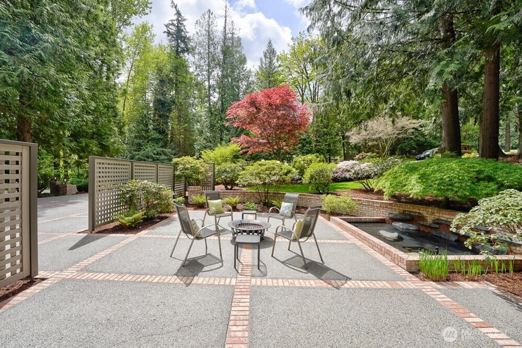 Photo of 20530 NE 66th Street, Redmond, WA 98053 (MLS # 2334590)