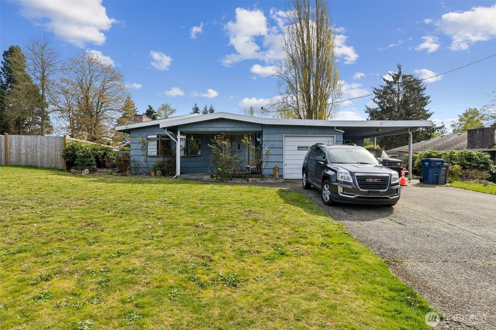 Photo of 1213 S 315th St St, Federal Way, WA 98003 (MLS # 2351977)