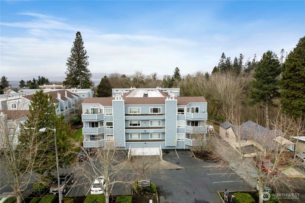 Photo of 21925 7th Avenue S #101, Des Moines, WA 98198 (MLS # 2481004)