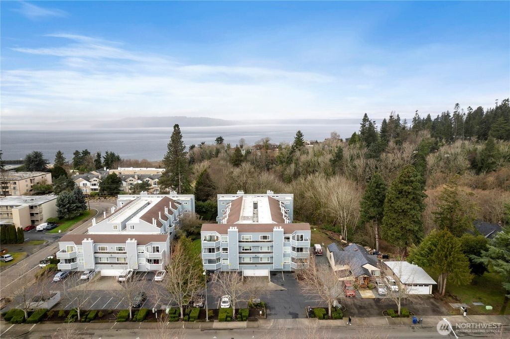 Photo of 21925 7th Avenue S #101, Des Moines, WA 98198 (MLS # 2481004)