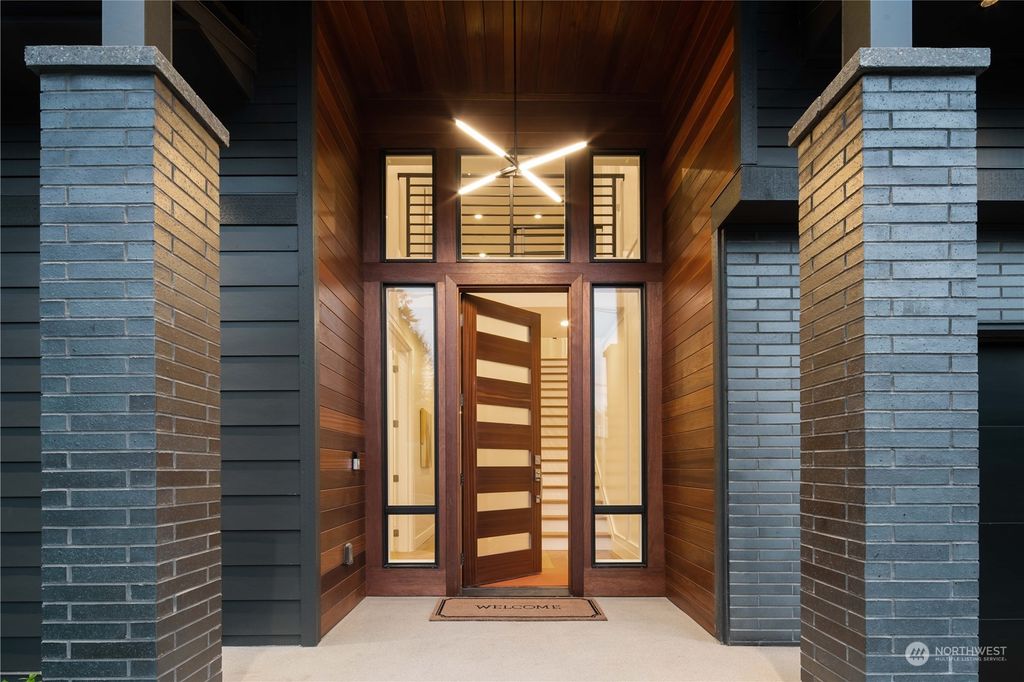 Photo of 9103 25th Avenue NE, Seattle, WA 98115 (MLS # 2077978)