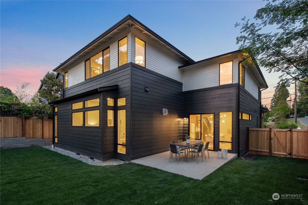 Photo of 9103 25th Avenue NE, Seattle, WA 98115 (MLS # 2077978)