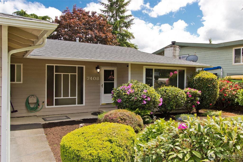 Photo of 7408 140th Place NE, Redmond, WA 98052 (MLS # 2388473)