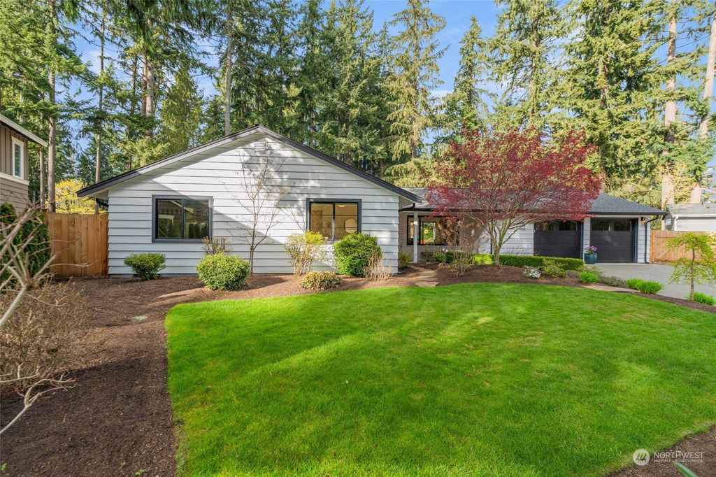 Photo of 12304 NE 62nd St St, Kirkland, WA 98033 (MLS # 2218419)