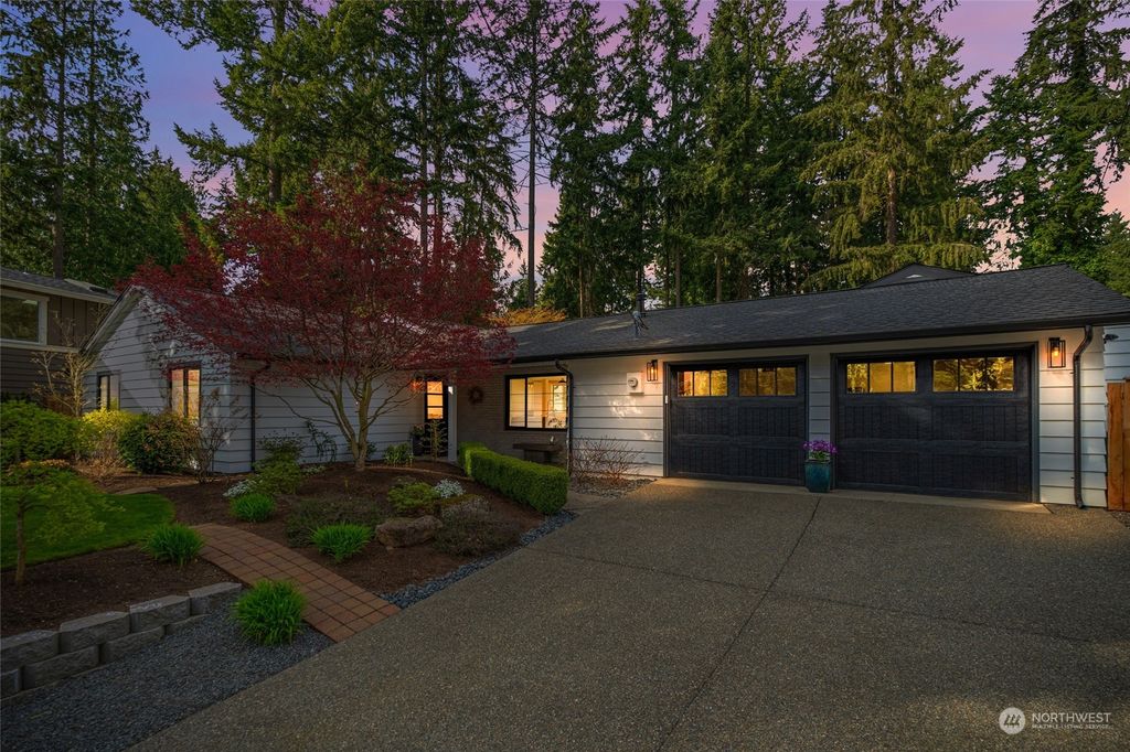 Photo of 12304 NE 62nd St St, Kirkland, WA 98033 (MLS # 2218419)