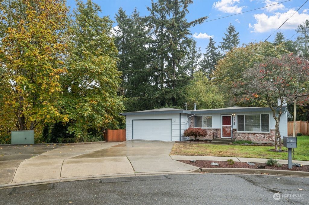 Photo of 2746 NE 24th Street, Renton, WA 98056 (MLS # 2305604)