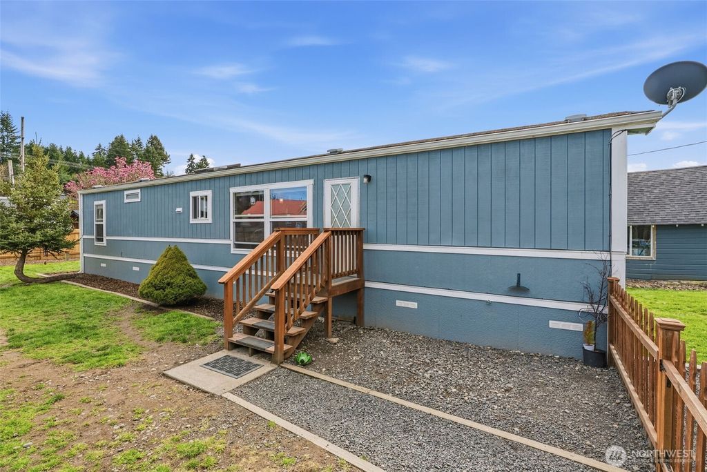 Photo of 1006 NW Mill St, Winlock, WA 98596 (MLS # 2503233)