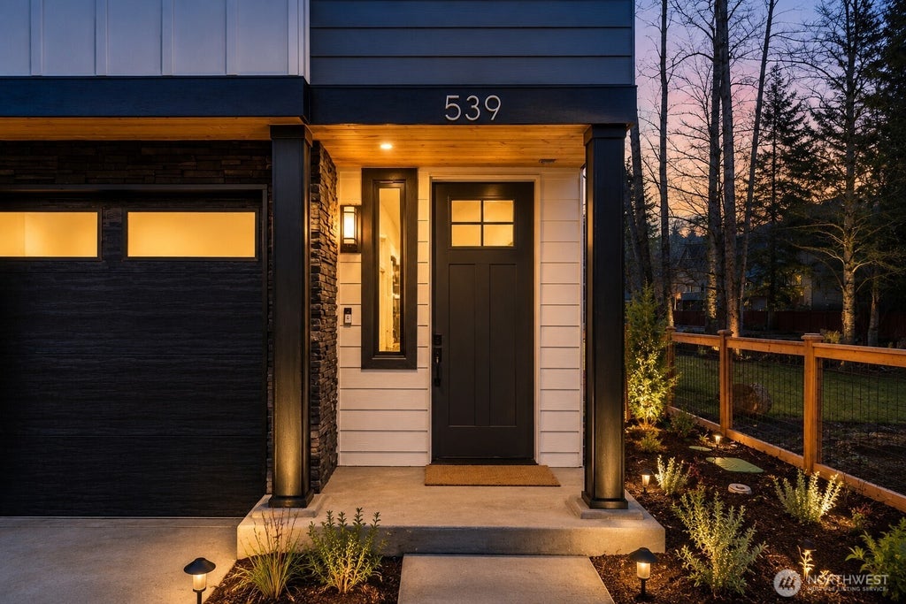 Photo of 539 NW Juniper Street, Issaquah, WA 98027 (MLS # 2535640)