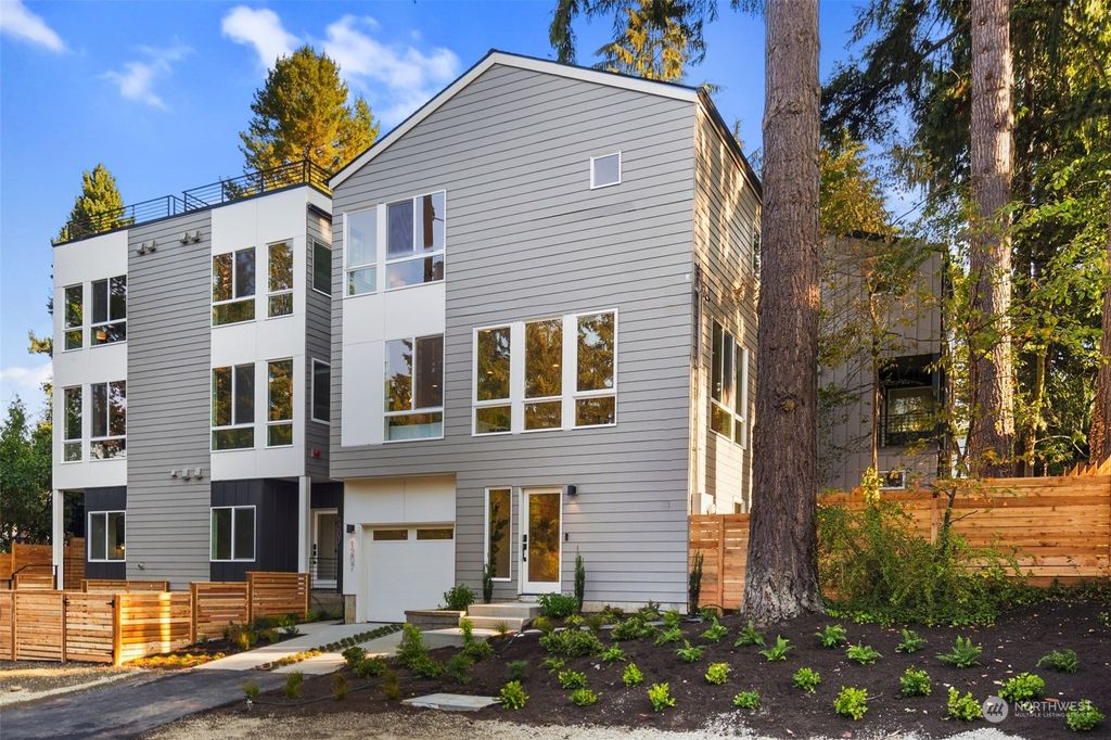 Photo of 1207 NE 104th Street, Seattle, WA 98125 (MLS # 2286887)