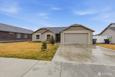 Photo of 1341 E Landon Street, Moses Lake, WA 98837 (MLS # 2484917)