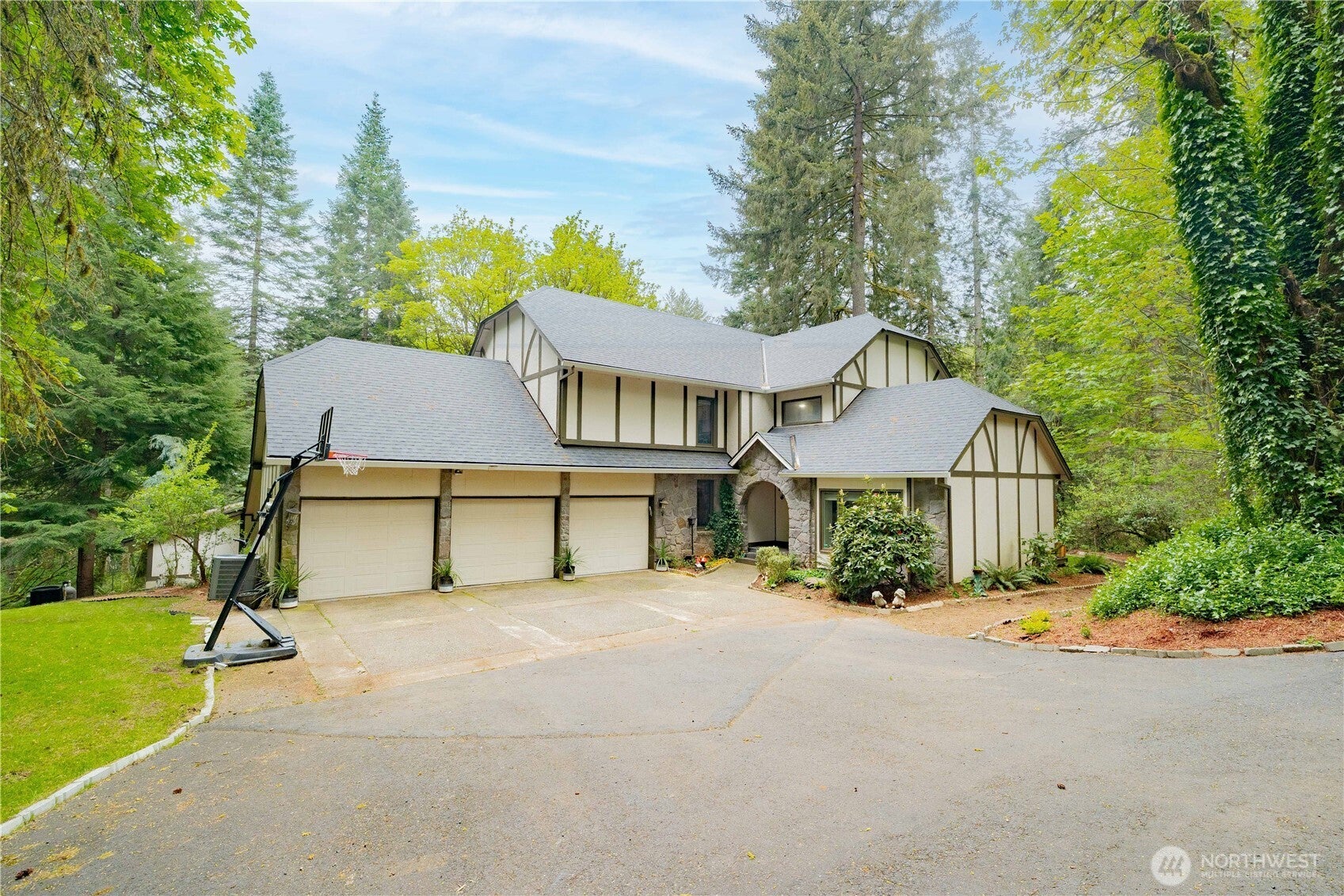 14435 NE Valley View Lane
