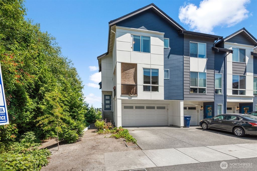 Photo of 14715 Admiralty Way Way #B1, Lynnwood, WA 98087 (MLS # 2443061)