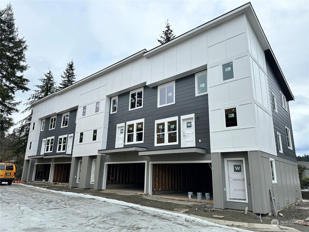 Photo of 17722 80th Avenue NE #B1, Kenmore, WA 98028 (MLS # 2042482)