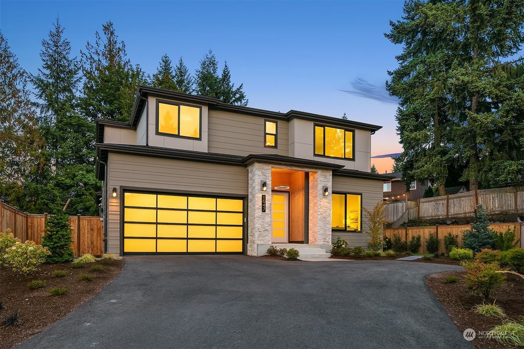 Photo of 1079 NW Inneswood Drive, Issaquah, WA 98027 (MLS # 2169055)