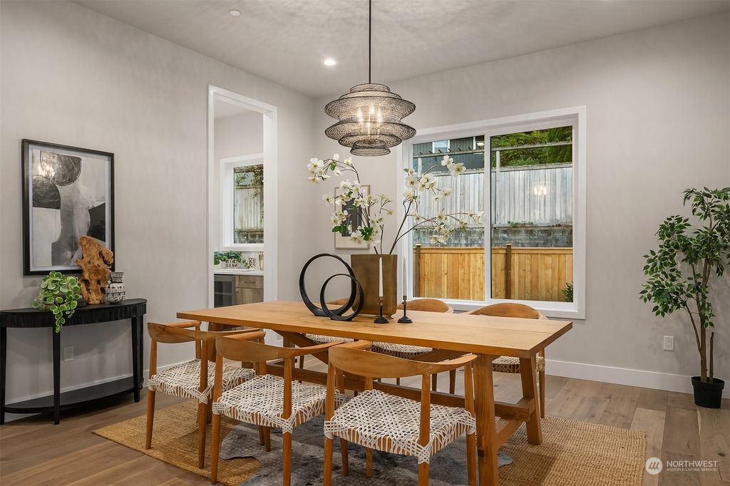 Photo of 1079 NW Inneswood Drive, Issaquah, WA 98027 (MLS # 2169055)