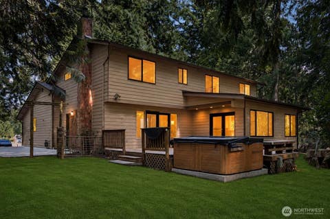 Photo of 21926 SE 37th St ST, Sammamish, WA 98075 (MLS # 2554826)