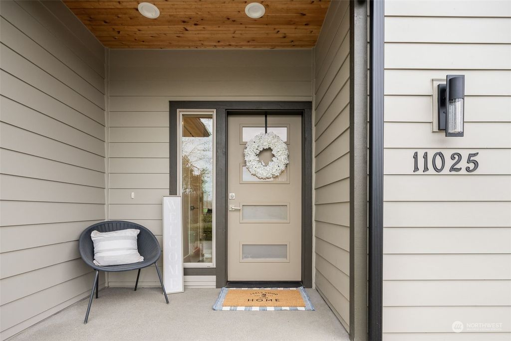 Photo of 11025 11th Avenue SW, Seattle, WA 98146 (MLS # 2216295)