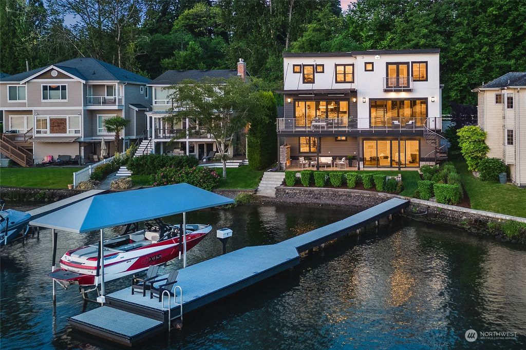 Photo of 1411 E Lake Sammamish Shore Lane SE, Sammamish, WA 98075 (MLS # 2136519)