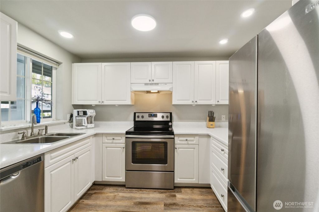Photo of 23321 Cedar Way #J204, Mountlake Terrace, WA 98043 (MLS # 2352229)