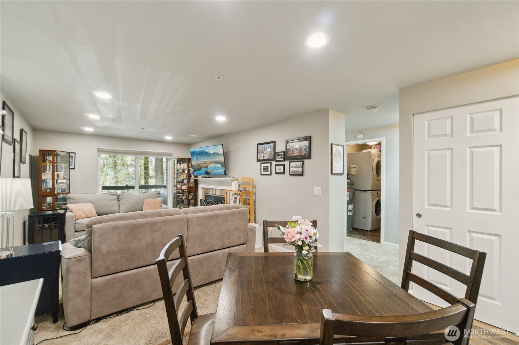 23321 Cedar Way J204