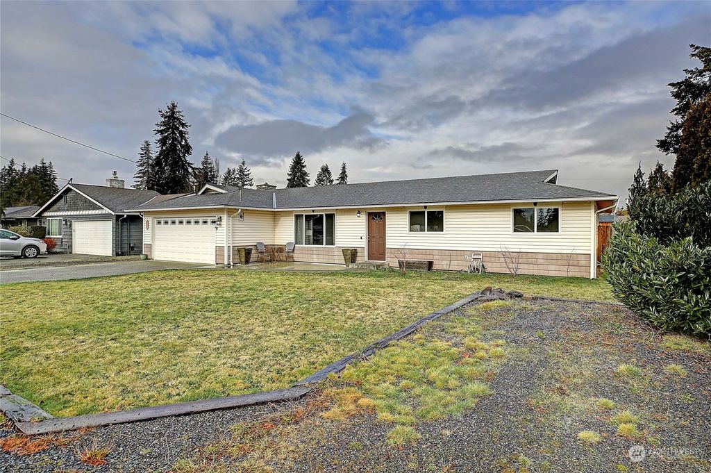 Photo of 5003 134th Place NE, Marysville, WA 98271 (MLS # 2329682)