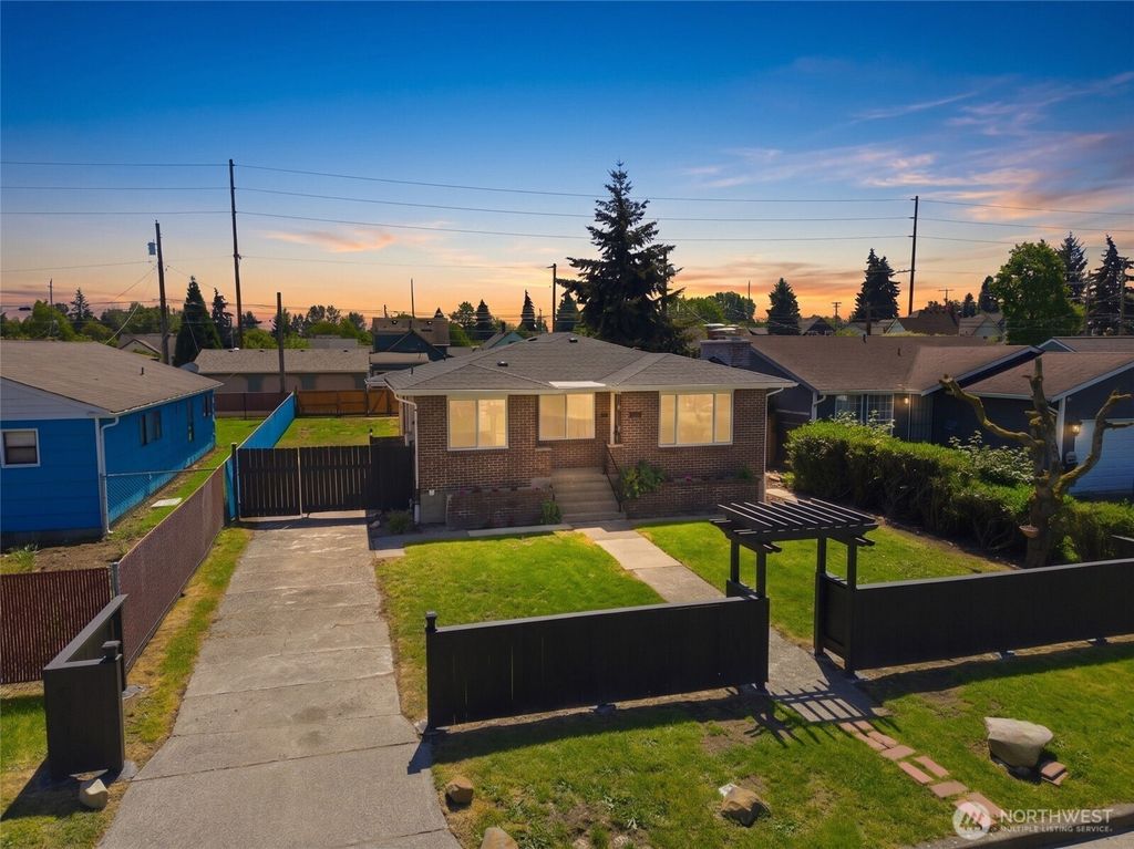 Photo of 922 E 63rd Street, Tacoma, WA 98404 (MLS # 2522537)