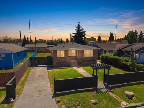 Photo of 922 E 63rd Street, Tacoma, WA 98404 (MLS # 2522537)