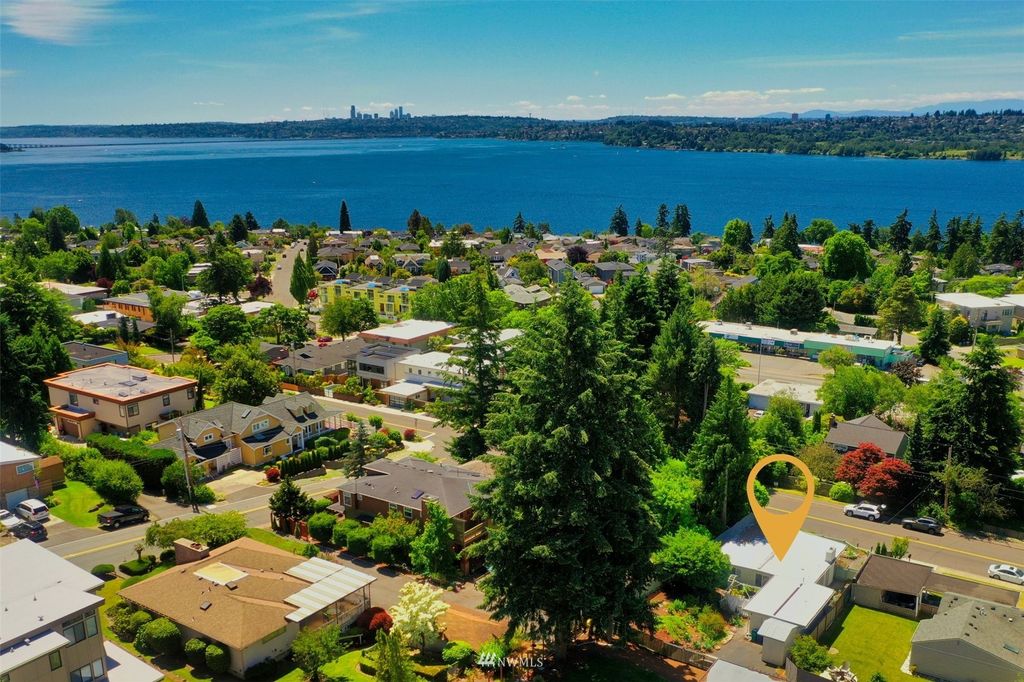 Photo of 1516 1st Street, Kirkland, WA 98033 (MLS # 1976095)