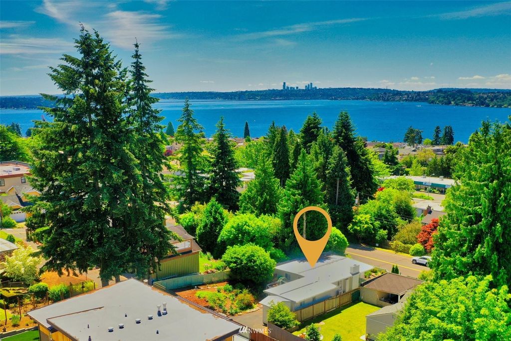 Photo of 1516 1st Street, Kirkland, WA 98033 (MLS # 1976095)