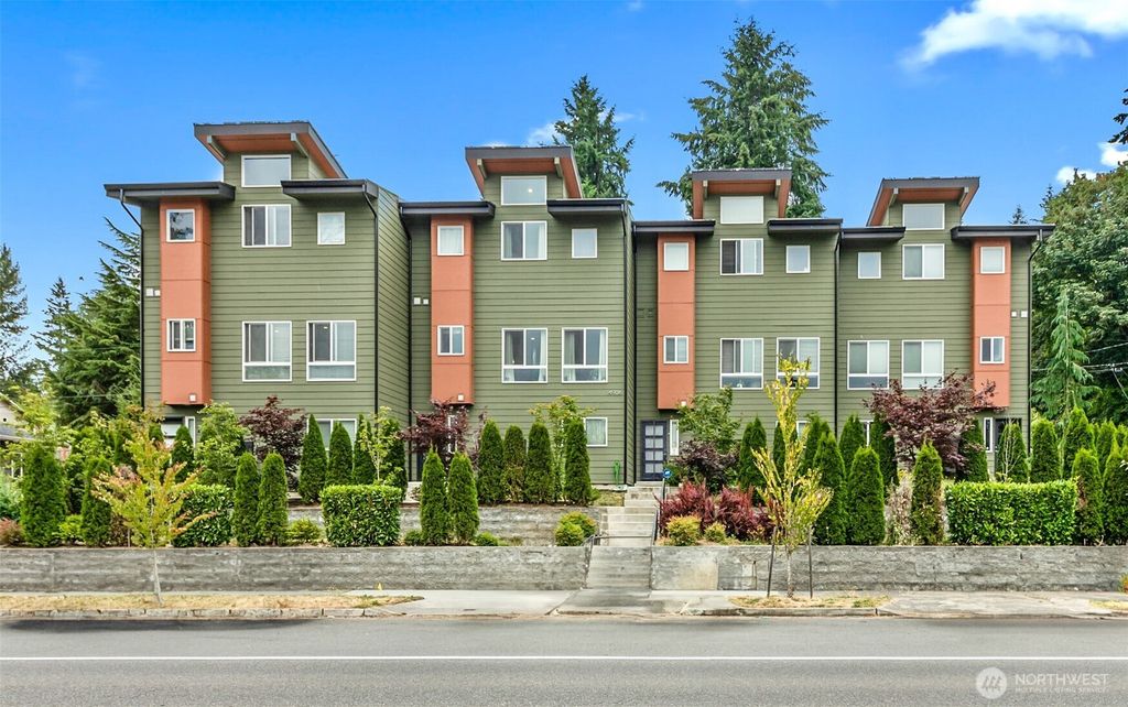 Photo of 14906 Manor Way #B, Lynnwood, WA 98087 (MLS # 2529922)
